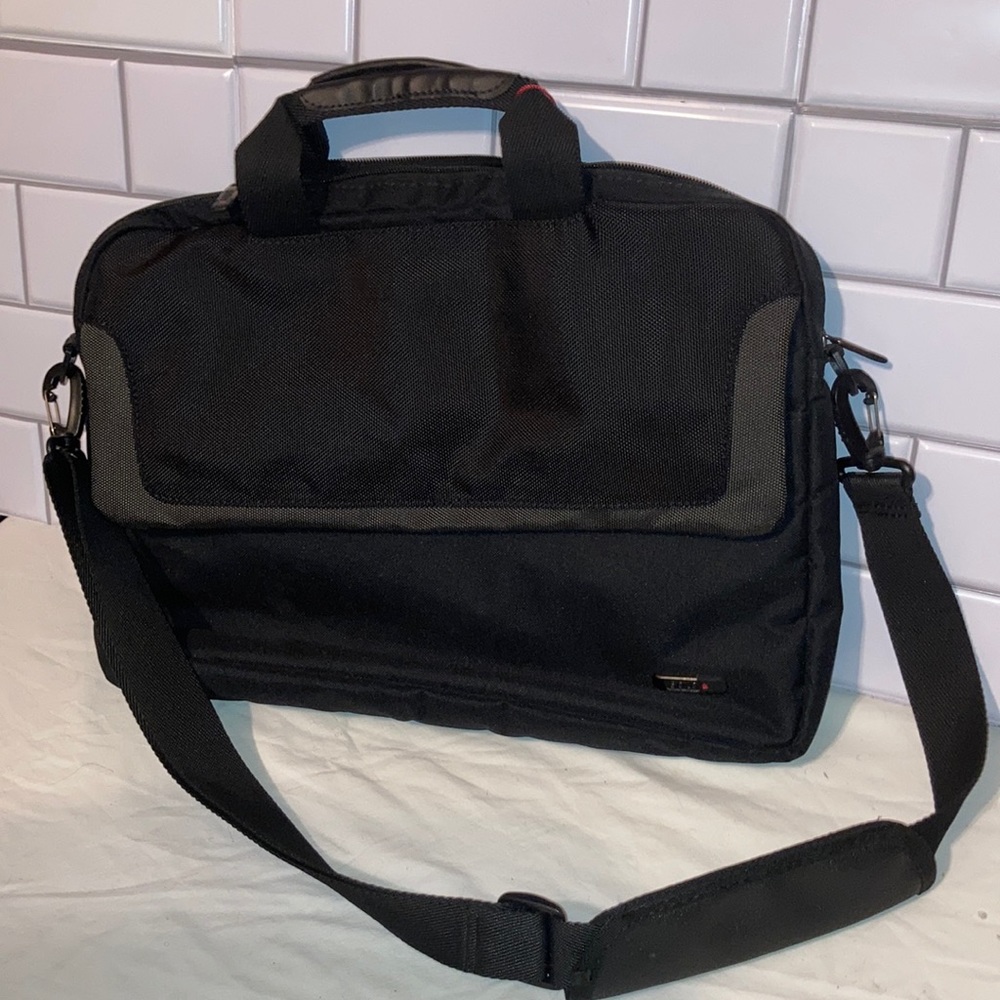 Solo Laptop Carrying Case